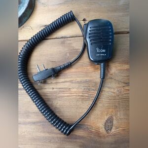 Icom HM-158LA Compact Speaker Mic w/Alligator Clip